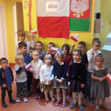 Bajkowa Kraina śpiewa hymn